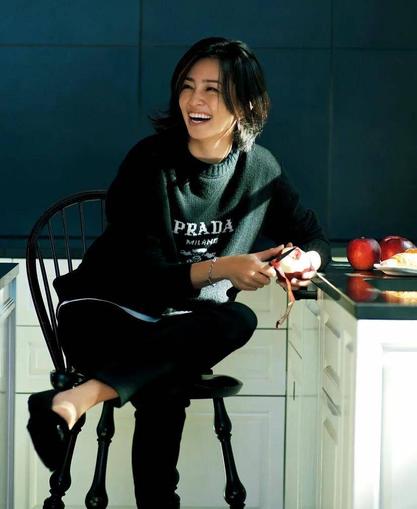 黑色 日本某杂志2月份的时尚排名,真正高级感的,还属基础色