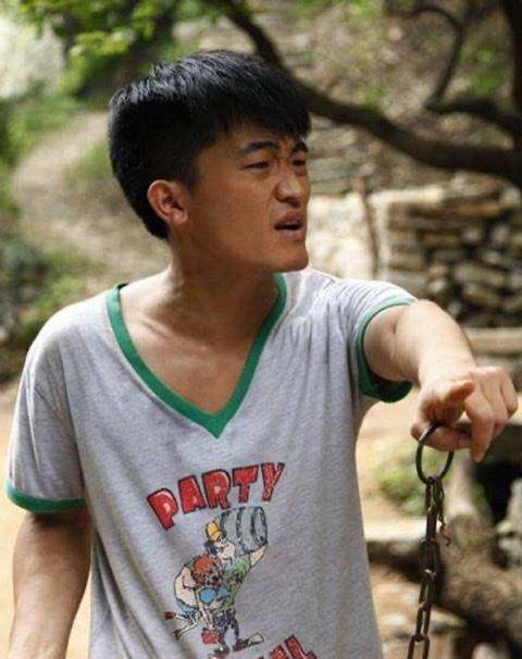 他有幸进入《马向阳下乡记》剧组,扮演的是一个农村富二代,个性顽劣但