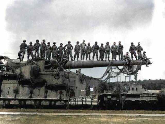 二战德军古斯塔夫列车炮：重达1350吨，1400人耗时3个星期组装_手机搜狐网