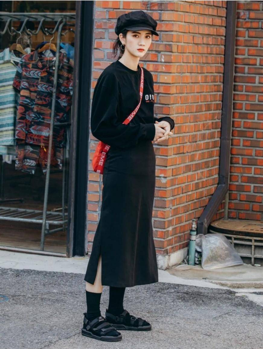 细节 韩国女孩都这么会打扮吗？随便一张街拍图，都把黑色穿得时髦养眼