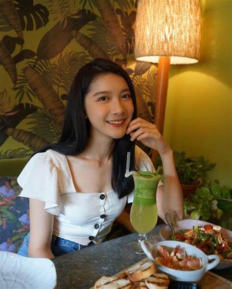 香港人气女神因疫情滞留马国两个月,但开心与家人团聚_林宣_姐姐_工作