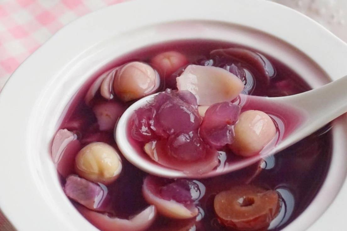 盛出小姨常喝这碗汤，富含胶原蛋白，养颜瘦身显年轻，40岁像20岁