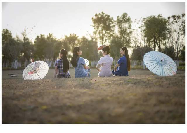 幅宽 与春同行——鄂州旗袍形象大使为非遗华容土布服饰代言