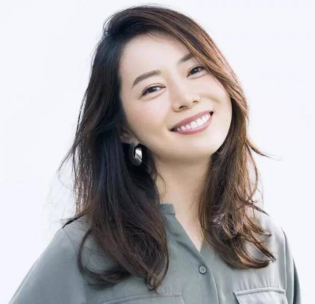 卷发过了50岁别烫小卷了，显老！学日本女人烫“空气卷”，时髦又减龄