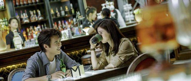 原生家庭|靳东都不演“精英男”了,蒋欣怎么还在演“悲情女”?