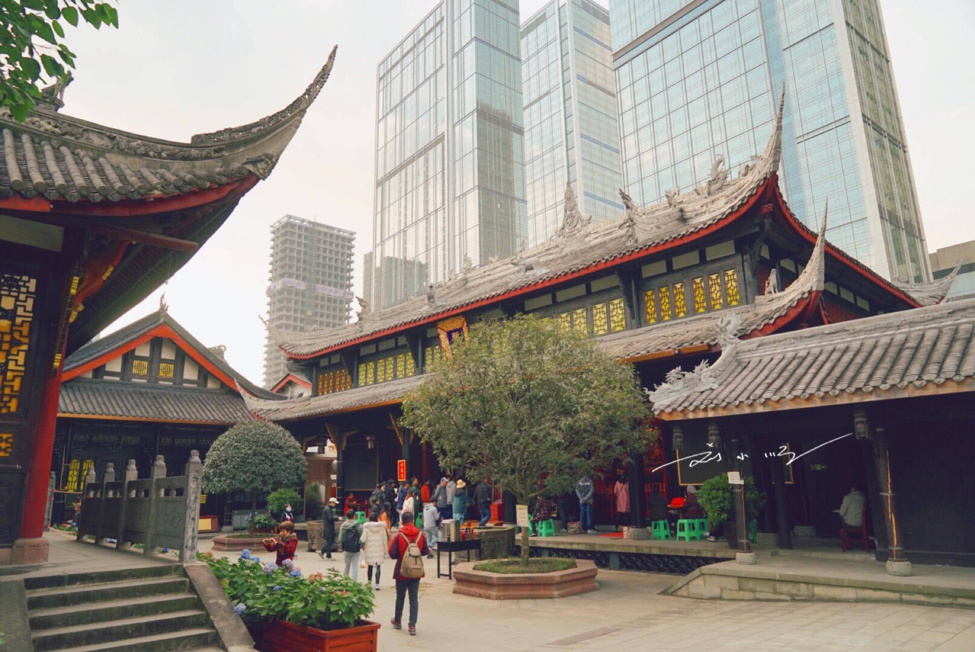 成都：一个拥有历史底蕴和现代气息的迷人城市 (成都一个亿是什么意思)