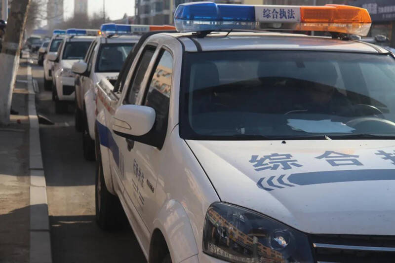 莱西市综合行政执法局开展黄海路市容秩序大整治