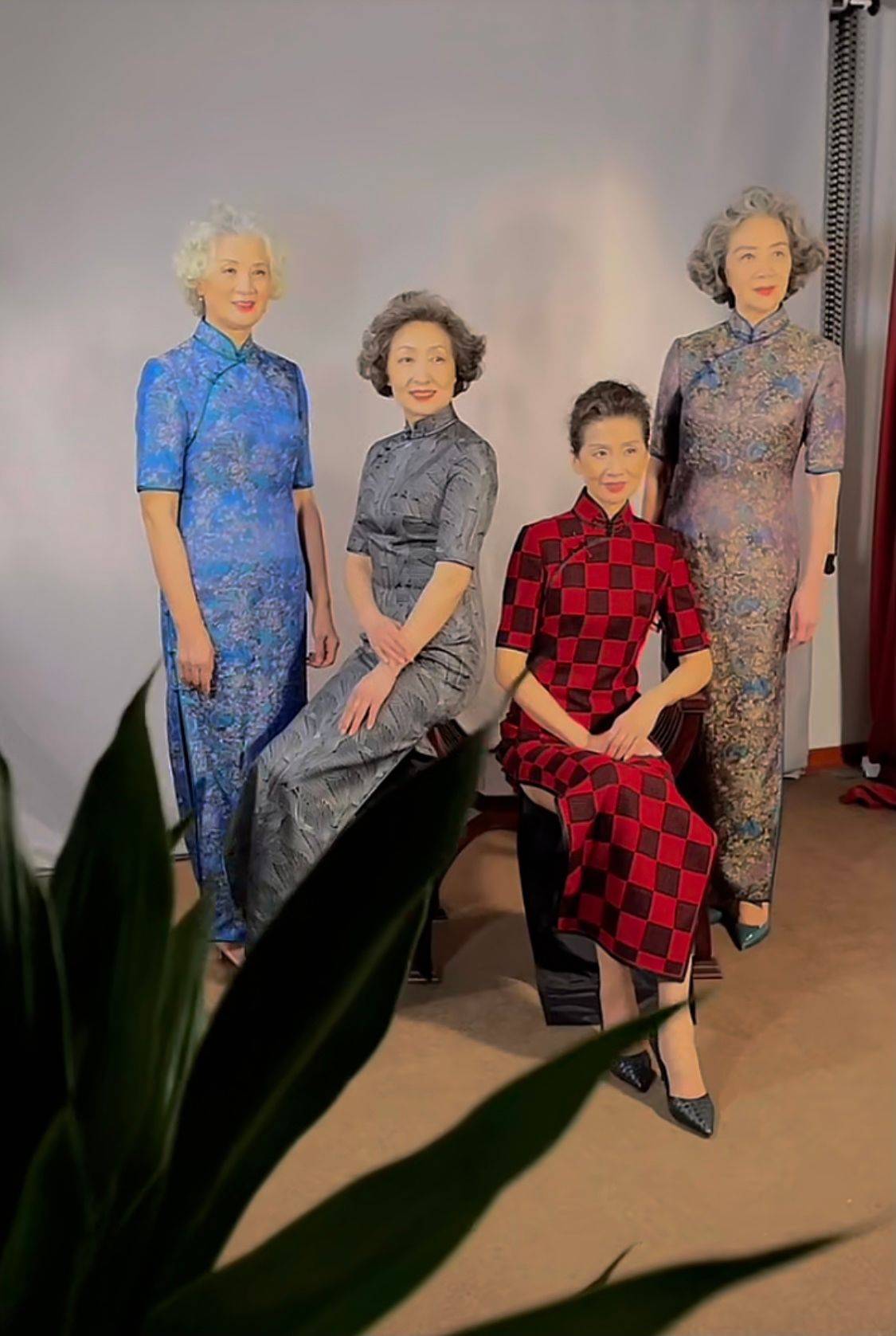 这是我见过最优雅的北京奶奶76岁穿旗袍优雅端庄不做作有气质
