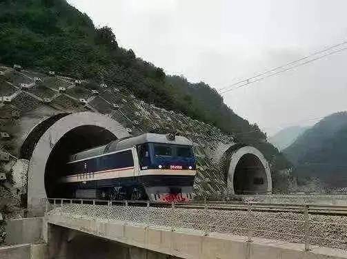 铁路工程师竟然"晕"火车!原来眩晕症在作祟(上)_李强_检查_进行