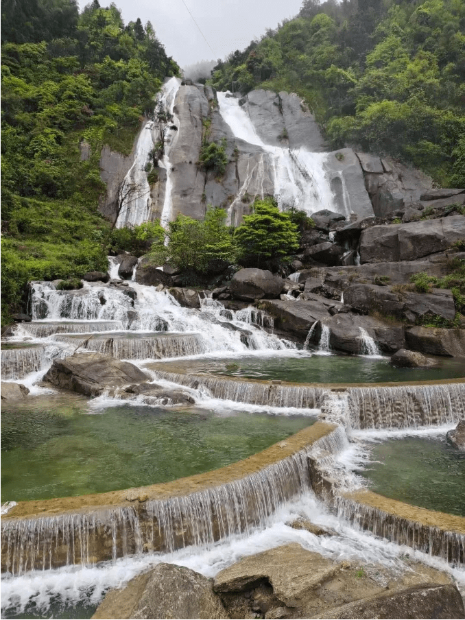 桂林宝鼎瀑布图片