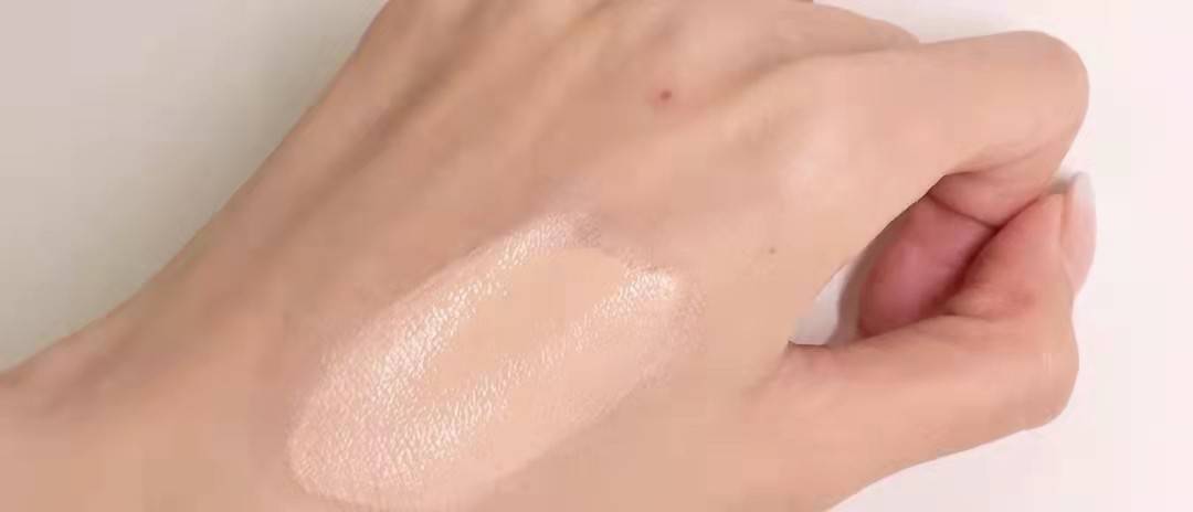 官宣最近大热的3款“粉底液”测评,优缺点都说明白了,照着买不会错