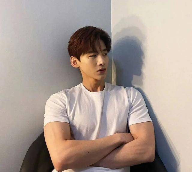 因为|男二号专业户白敬亭，可算“上位”了