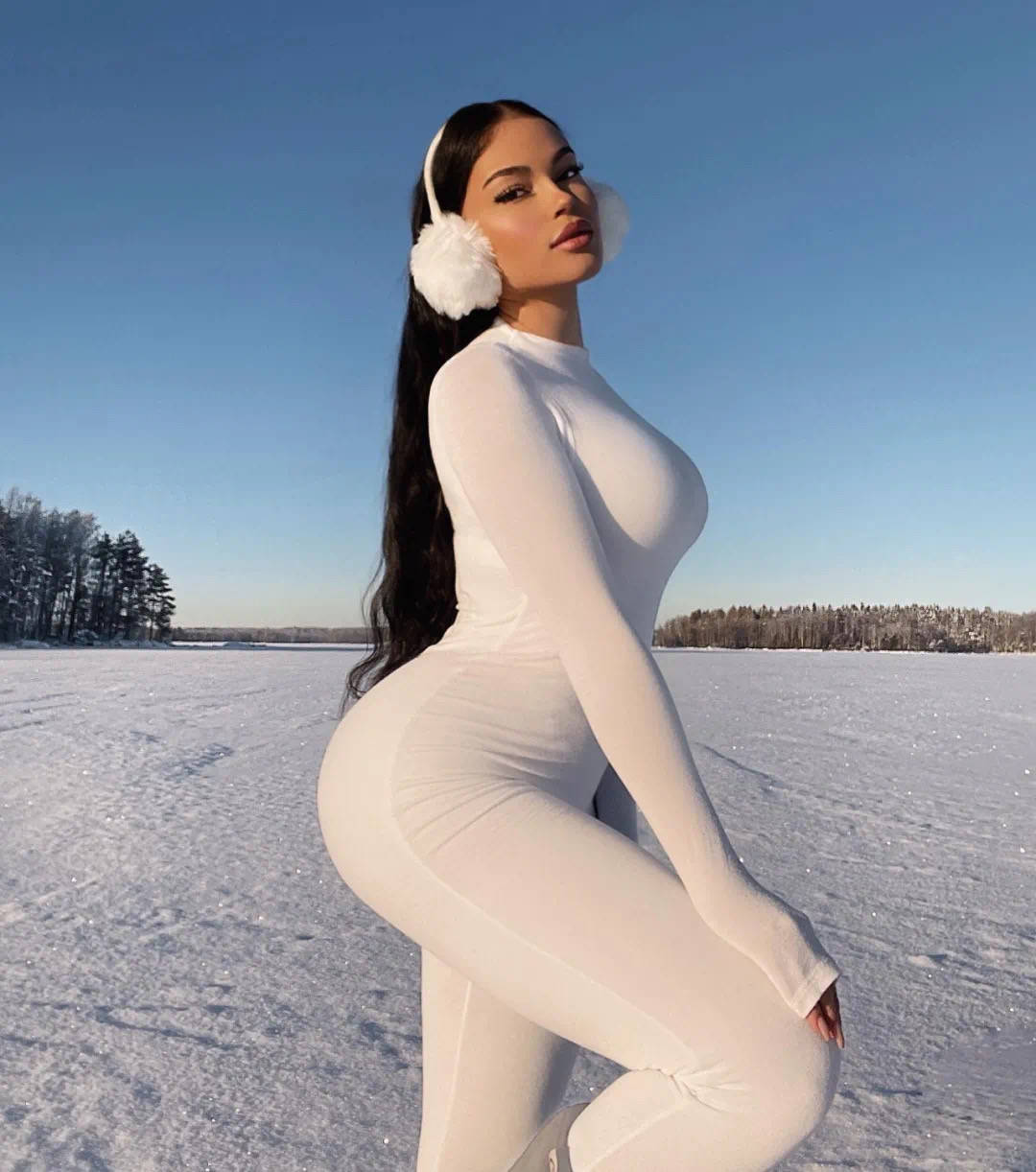 原创频繁点赞火辣嫩模新科超巨抛妻弃子莫兰特竟走上了哈登路线