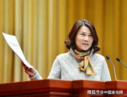 董明珠在今年两会上提交7份议案，主要聚焦社会民生、营商环境等内容。在