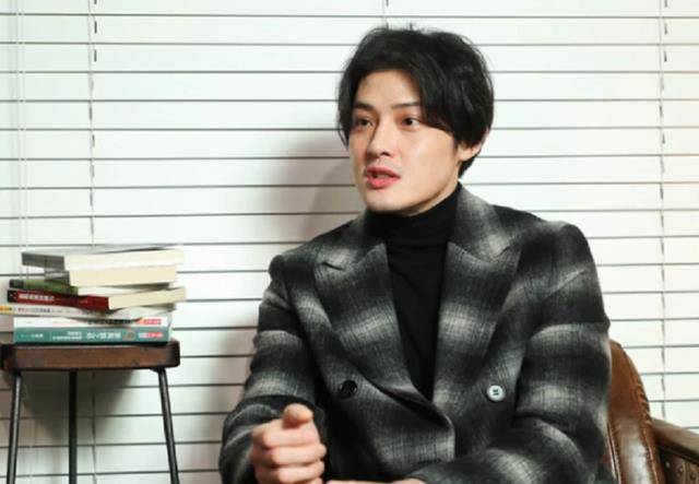 值得一提的是,寇家瑞的爸爸是知名度很高的演员寇世勋.