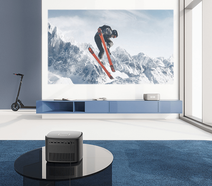 价格、配置相近的投影如何选？看了坚果J10S后，答案很明显