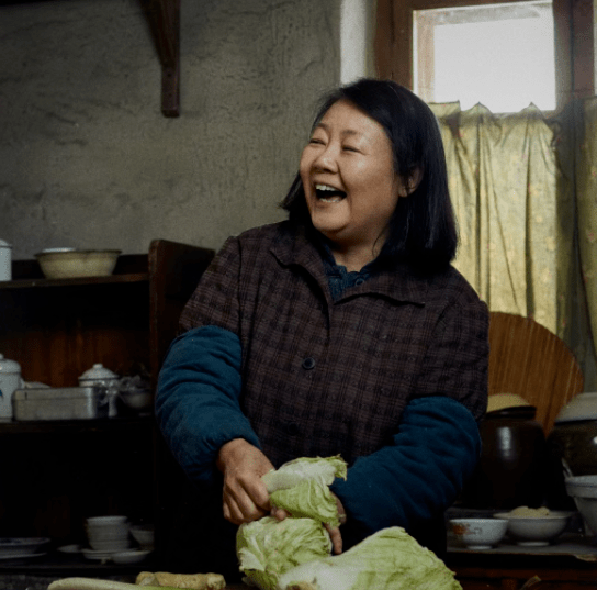 因为|她是大满贯视后，丈夫甘愿为她做“家庭煮夫”，曾经却因长相6年无戏可接。