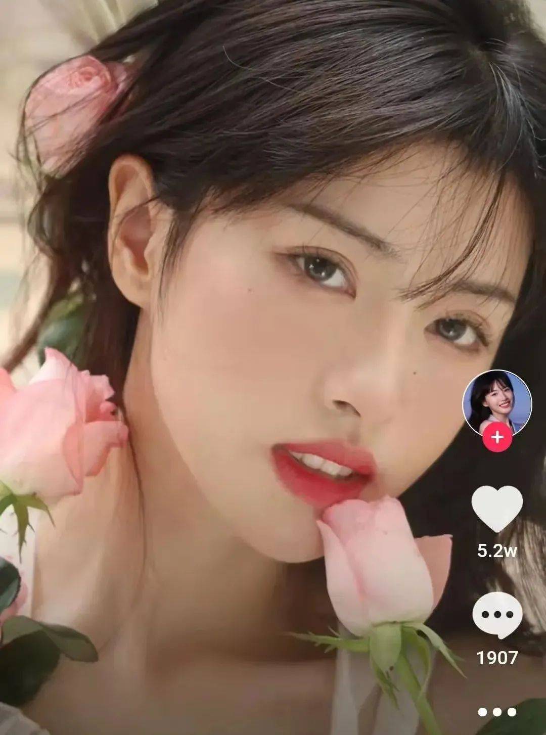 八卦爆料网红圈也出了个淡颜系美女！旧天台随便一拍她就火了？