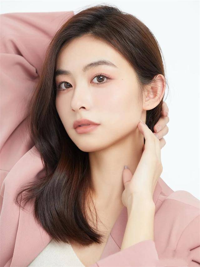 关键过年该怎么化妆？素颜达人会告诉你答案：底妆别太厚，脸别修容