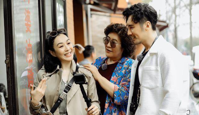 生活|钟丽缇49岁执意要生第4胎，老公和婆婆的想法让网友感动不已！