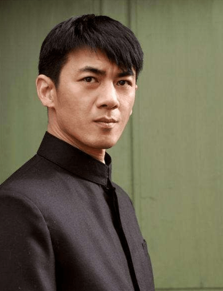 原创苦命硬汉任天野17岁露宿街头用一生去寻找亲生母亲和妹妹