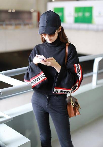 整体 颖儿太有骨感美，穿紧身裤看不出一丝赘肉，当了妈身材还能这么好