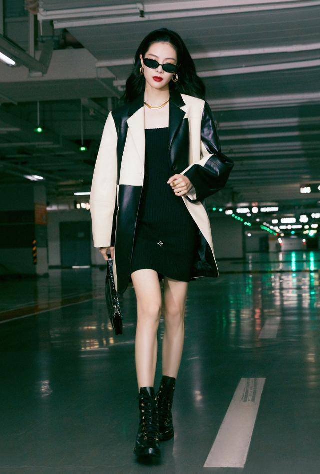 方法 94斤的钟楚曦骨相太高级，穿“科幻裙”撞衫肯豆，气场不输超模