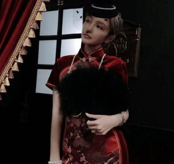 女网 周扬青穿旗袍，韩安冉穿旗袍，冯提莫穿旗袍，看到艾比：心动