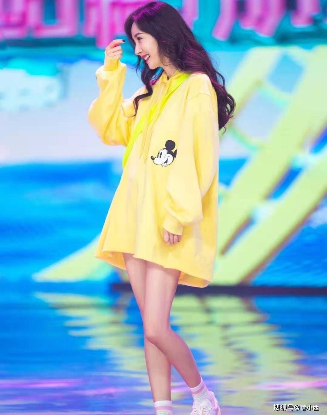 杨幂 跟着“杨幂”学穿搭，穿三件衣服也不显胖，人人都能化身叠穿高手