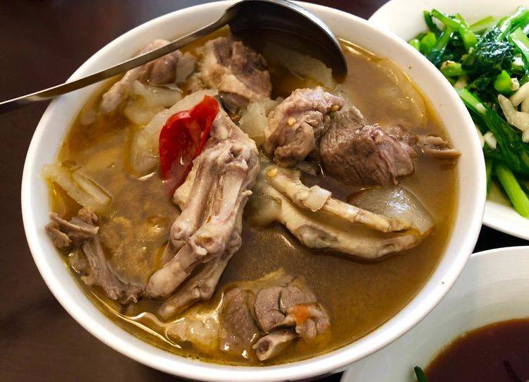 大厨教你酸菜鸭肉汤,好吃到想把盘子都舔干净,孩子们特别爱吃_鸭汤