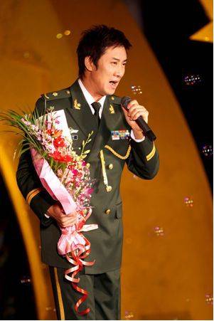 原创曾是铁路工人业余选手终成青歌赛冠军娶初恋恩爱三十年