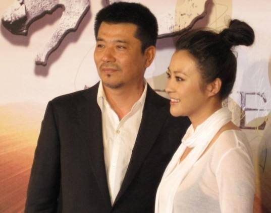 妻子患病30年不离不弃,53岁大器晚成获影帝,今62岁膝下无儿无女_孙淳