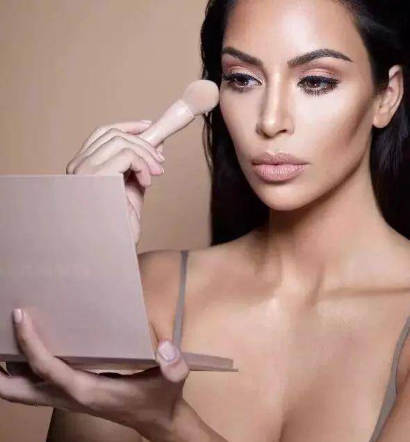 The明星扎堆建品牌,斯嘉丽·约翰逊创办护肤品The Outset