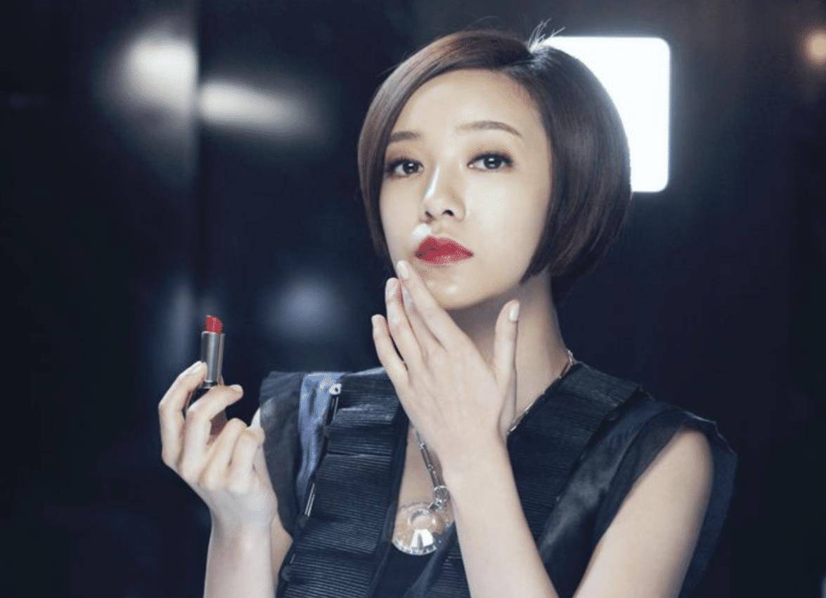 因为瘦脱相的10位女星：皮肉流失，行走的骷髅，瘦成纸片人真的不好看