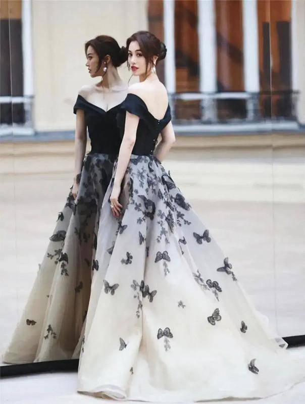 三七 葛天衣品“飙升”穿黑白一字肩礼服秀身材，“三七”搭配成经典