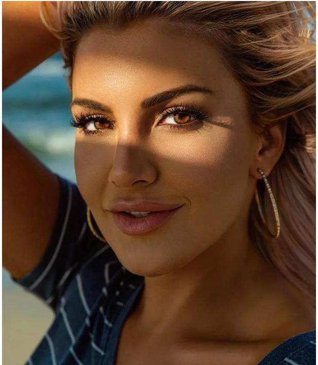 从独行侠啦啦队成员到坐场边看球,这位妹子不简单_katdunn_照片_比赛