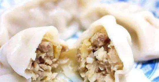 蔬菜|做酸菜猪肉馅饺子,学会3个技巧,饺子鲜香美味,比纯肉的还好吃