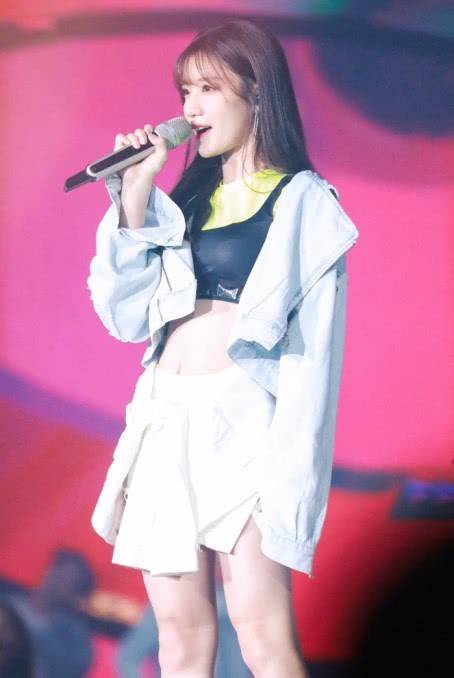 陈意涵台上跳舞内搭外穿想想应该很丑可一出场全场沸腾了