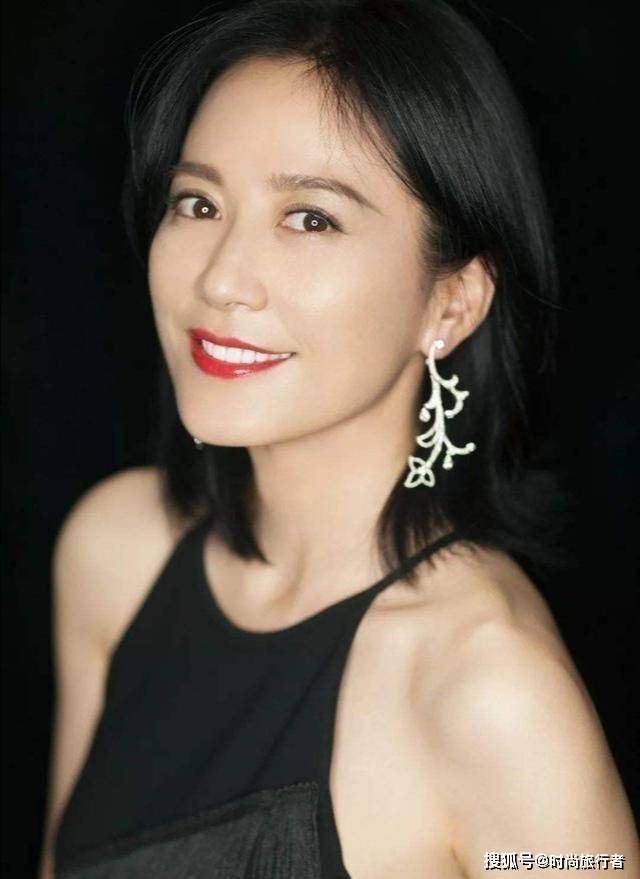 下巴女人拥有“骨相美”很难得，美得更加高级，看俞飞鸿章子怡就知道