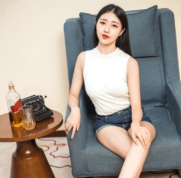 腿模小姐姐,练就极致"好腿",坦言:没事就要多健身_身材_工具_训练