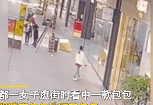 成都女子看橱窗里包包太入迷 不慎鼻子撞玻璃骨折 该死的吸引力 网友 店里 女人 成都女子看橱窗里包包太入迷 不慎鼻子撞玻璃骨折 该死的吸引力 网友 店里 女人