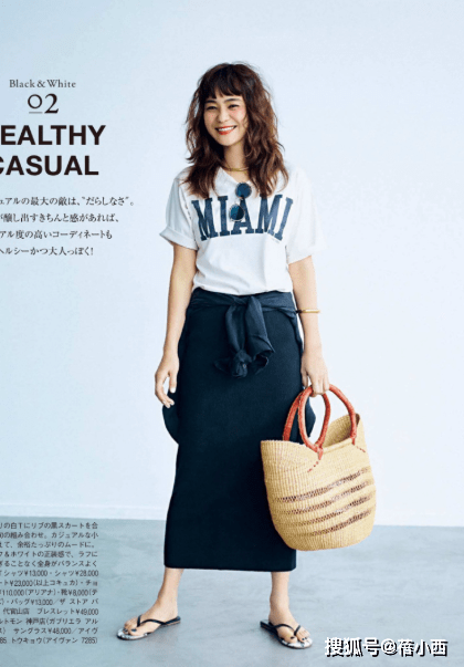 身材 花里胡哨的穿搭已不流行，黑、白简约色才最高级，随便搭都很优雅