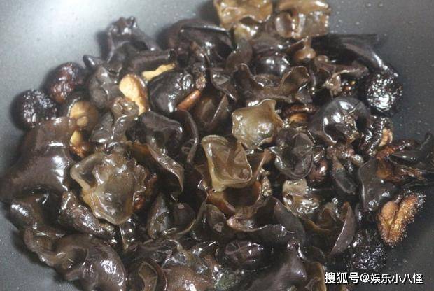 水发|干锅菜式的新吃法，不加任何的荤腥食材，干吃两碗助减肥