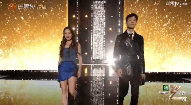 节目组|《浪姐2》成团夜男嘉宾惹争议，为何龚俊和姐姐们群舞帅上热搜？！