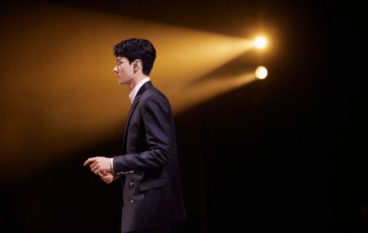 节目组|《浪姐2》成团夜男嘉宾惹争议，为何龚俊和姐姐们群舞帅上热搜？！