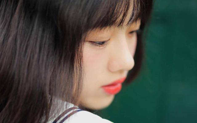 宝贝睁眼看看镜子里的你多美 电流般的疼痛让她失去了思考