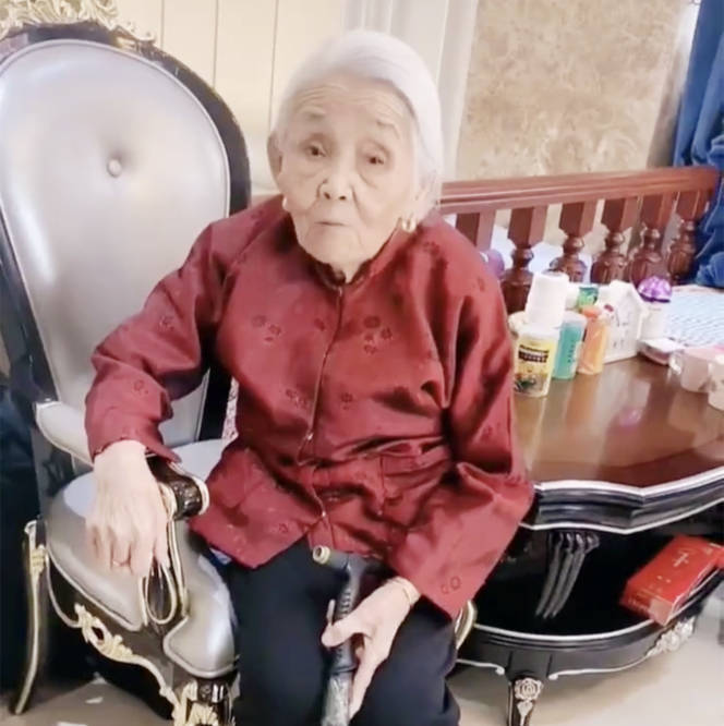 102岁"豪横奶奶"李淑云去世,生前最喜欢和重孙玩_孙子_小添_赵阿娜