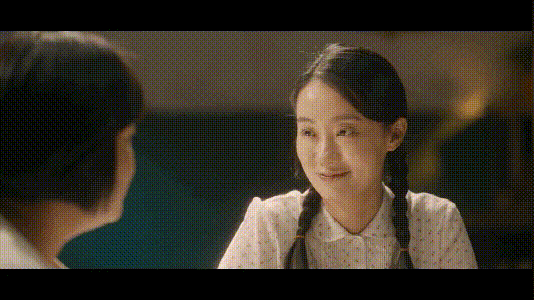 什么|给贾玲妈妈扫墓的张小斐，戳破了演艺圈多少伪神仙友情！