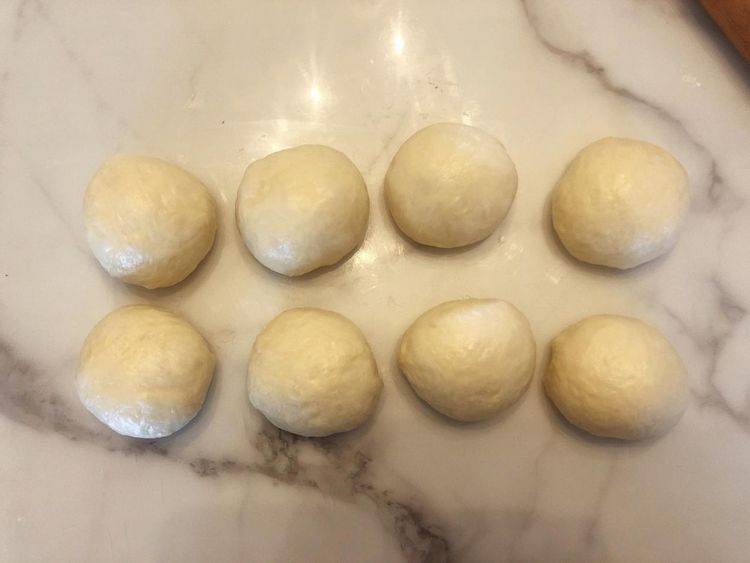 面包|家人迷上了这个早餐包，松软的外皮包裹着浓香的馅料，太美味了