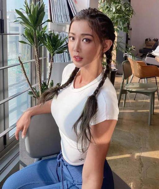 原创39岁韩国健身女教练高颜值搭配完美身材堪称冻龄女神